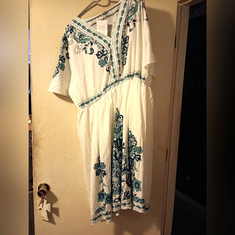 Women's plus size dress NWT from Bloom Chic size 22-24